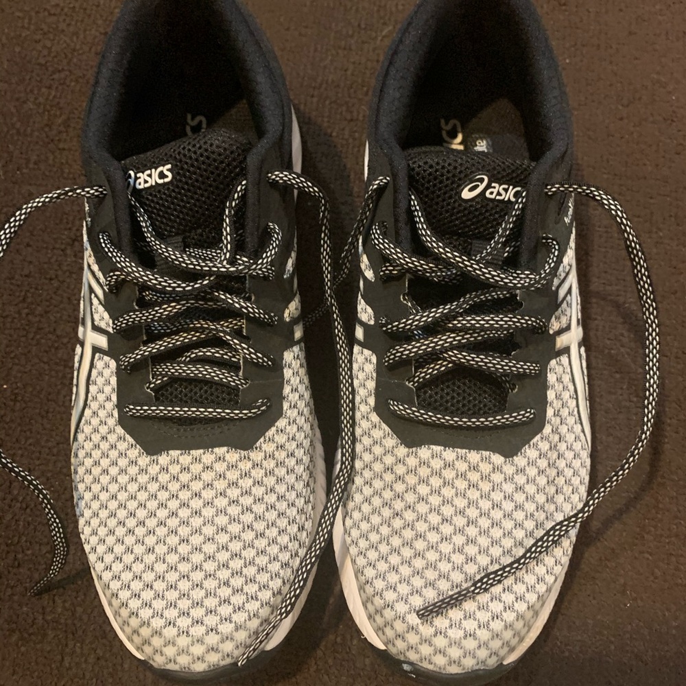 Brand new ASICS sneakers. Worn ONCE. Size 8